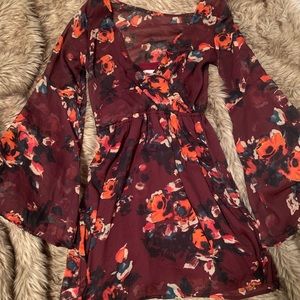 Floral bell-sleeved mini dress